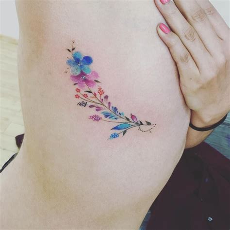 tatuajes en las costillas para mujeres|Tatuajes en las costillas/costado: 90 diseños HD para。